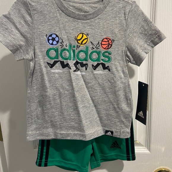 Unisex Adidas 2 piece Tshirt and Short set 18mo - Picture 1 of 5